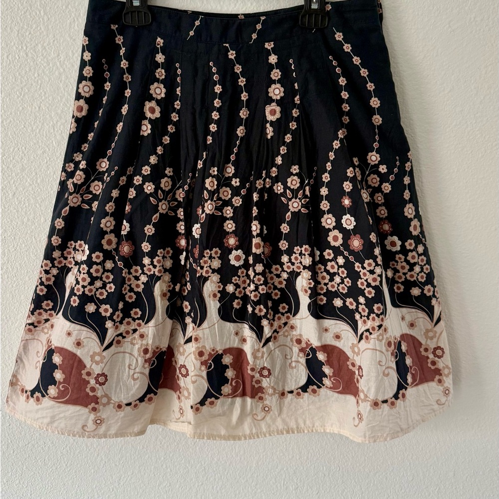 H&M Black and Cream Floral A-Line Skirt